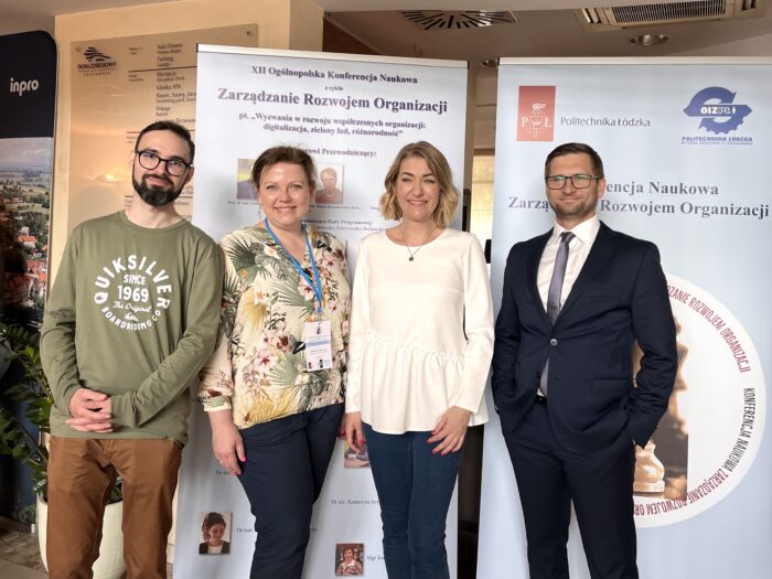 Zdjęcie  XII Ogólnopolska Konferencja Naukowa z cyklu Zarządzania Rozwojem Organizacji „Wyzwania w rozwoju współczesnych organizacji: digitalizacja, zielony ład, różnorodność”
